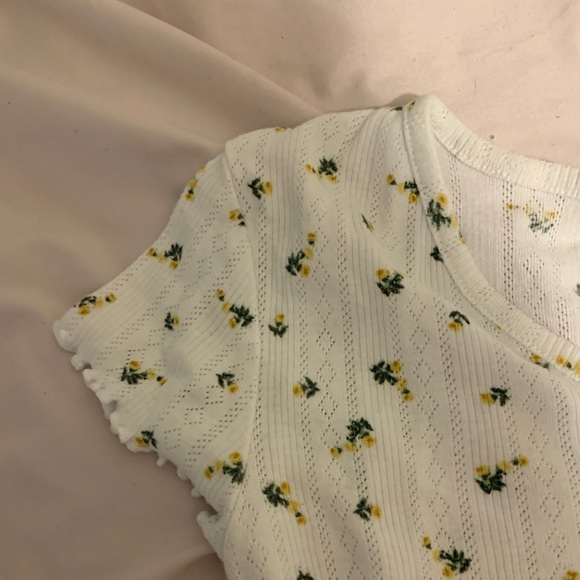 White Flowered Ruffled Crop Top - Picture 5 of 8